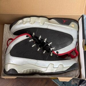 Jordan Men's Black, White, and Red Sneakers